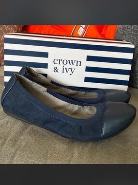 Crown & Ivy ballet flats